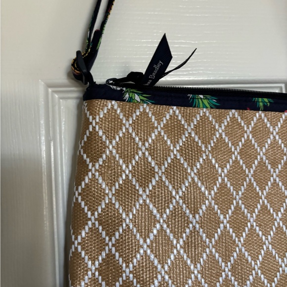 Vera Bradley Colorful Pattern Crossbody Bag NWOT - Picture 4 of 6